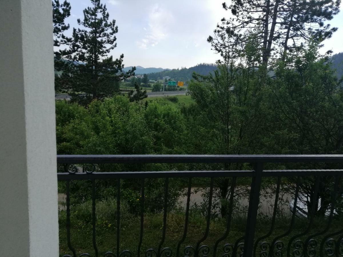 Cosy Apartment Road A6 Fužine Eksteriør bilde